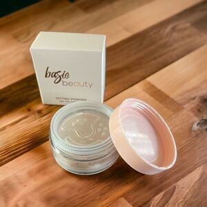 🌹BASIC BEAUTY SETTING POWDER  4g. TRANSLUCENT   NEW IN BOX.